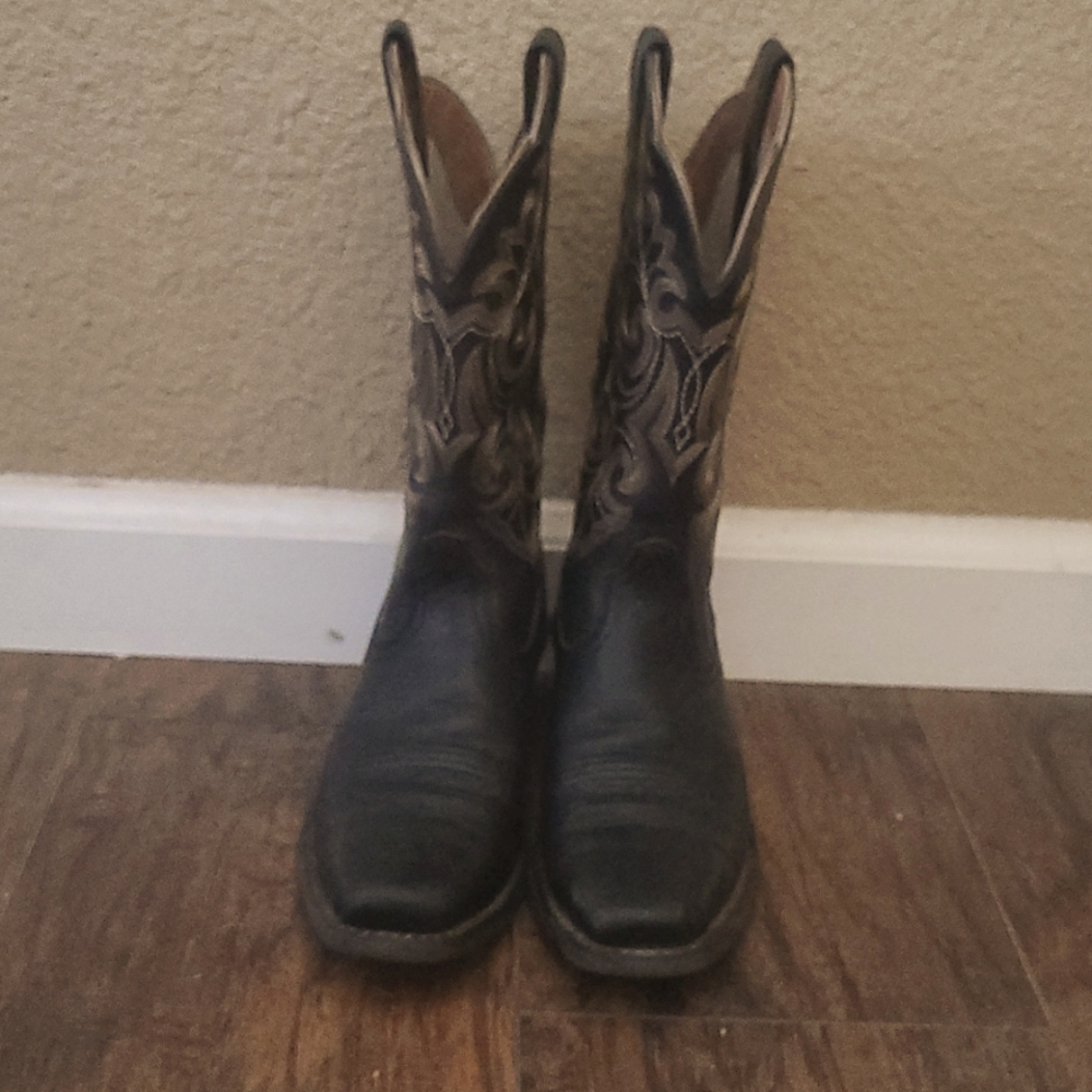Size 6 Ariat women's boots
